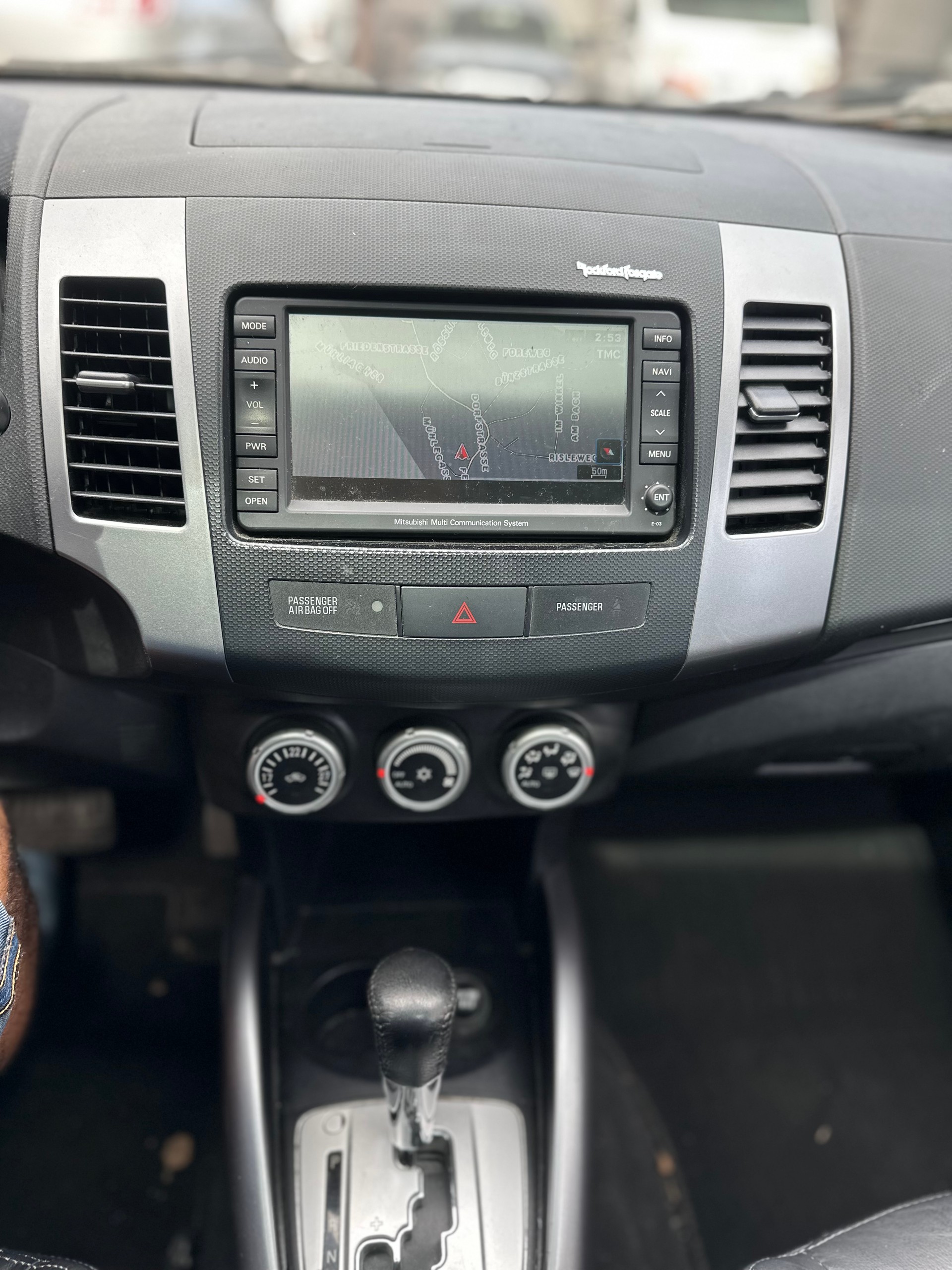 MITSUBISHI Outlander 2.4 Instyle 4WD CVT-image-13