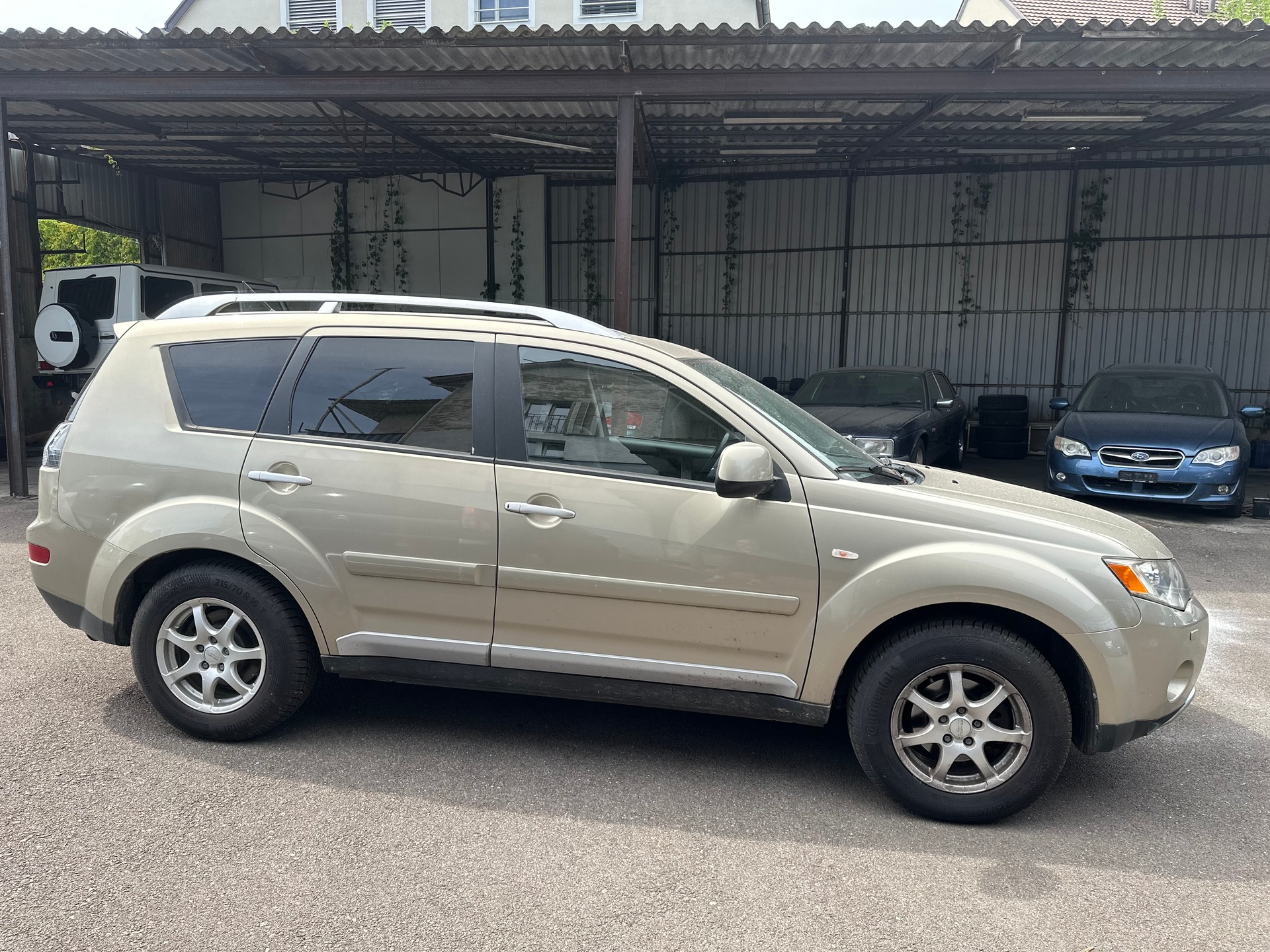 MITSUBISHI Outlander 2.4 Instyle 4WD CVT-image-3