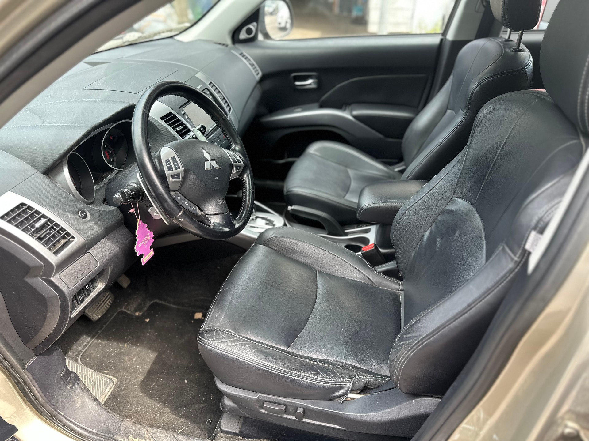 MITSUBISHI Outlander 2.4 Instyle 4WD CVT-image-11