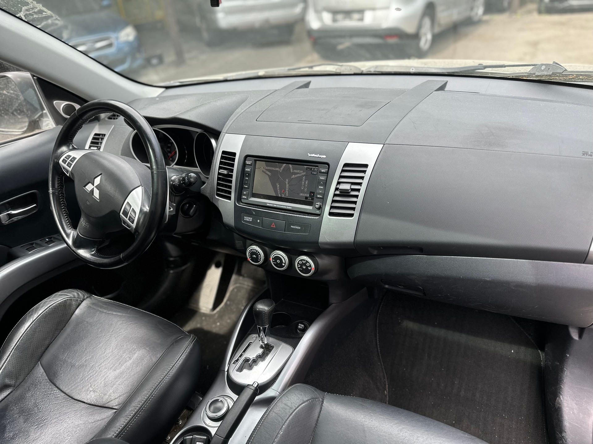 MITSUBISHI Outlander 2.4 Instyle 4WD CVT-image-7