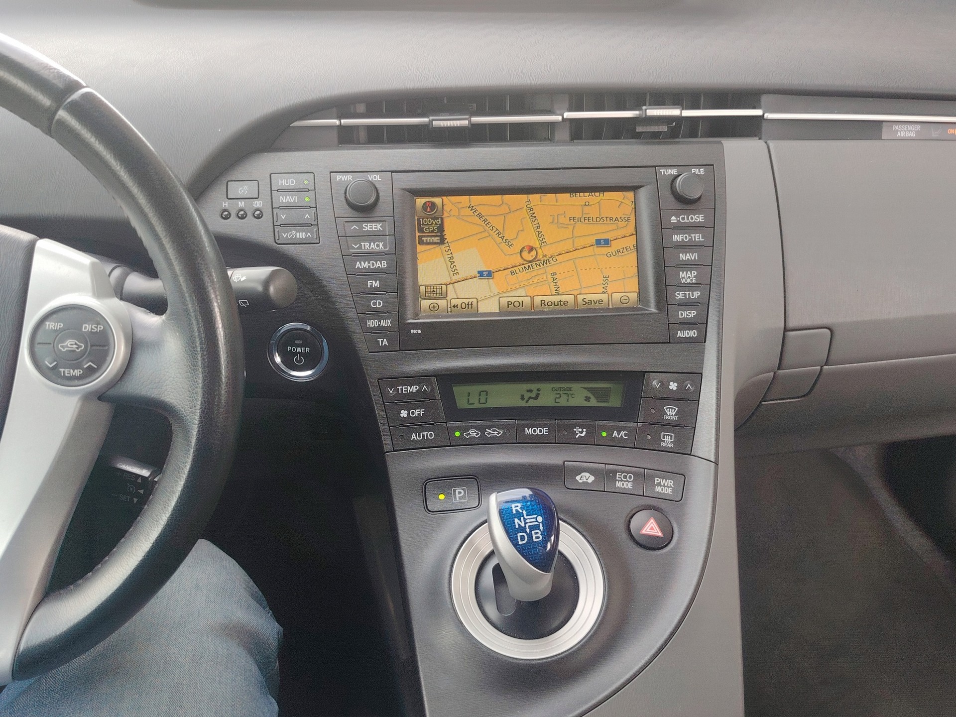 TOYOTA Prius 1.8 16V HSD Sol-image-13