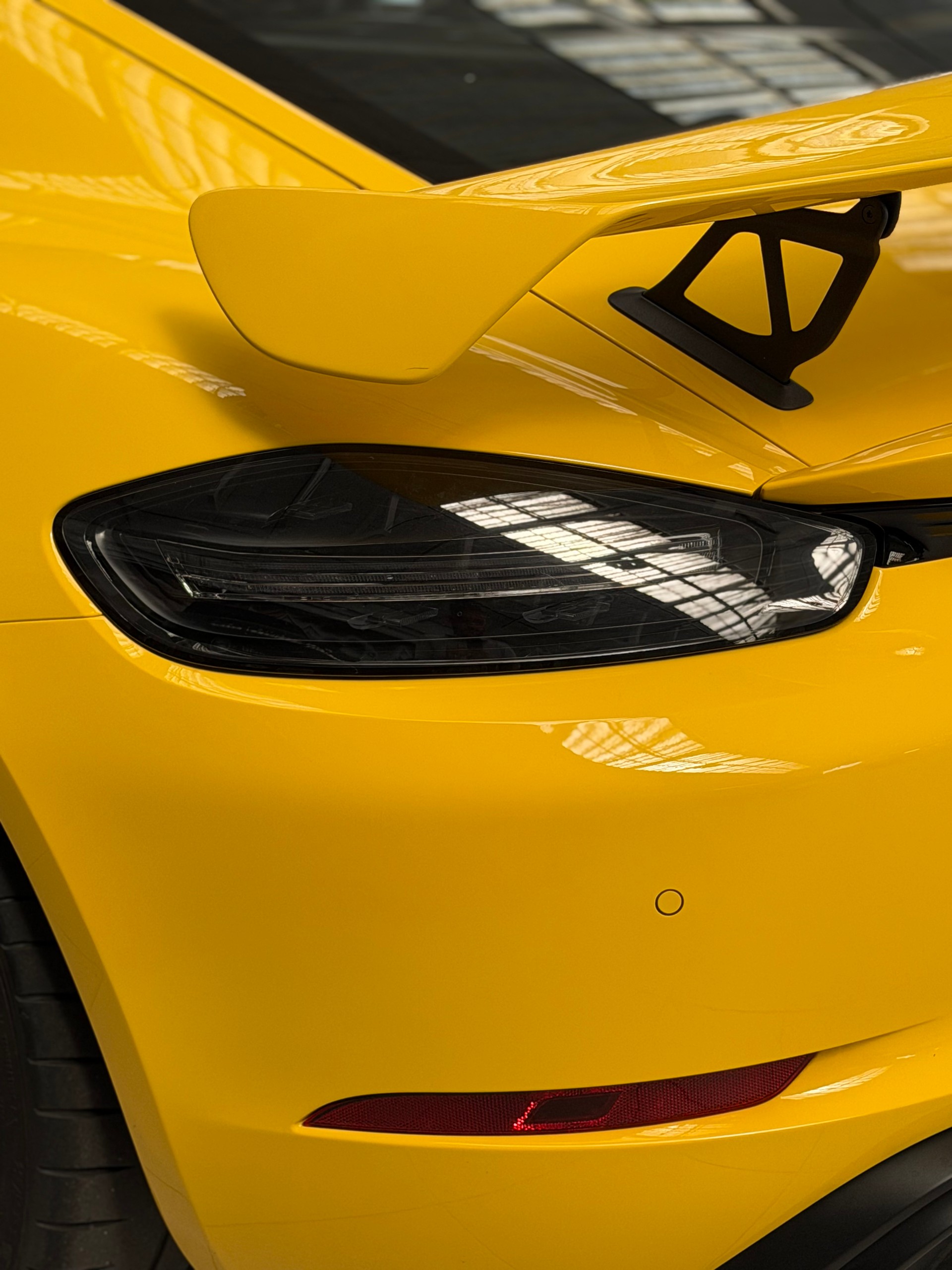 PORSCHE 718 Cayman GT4-image-6