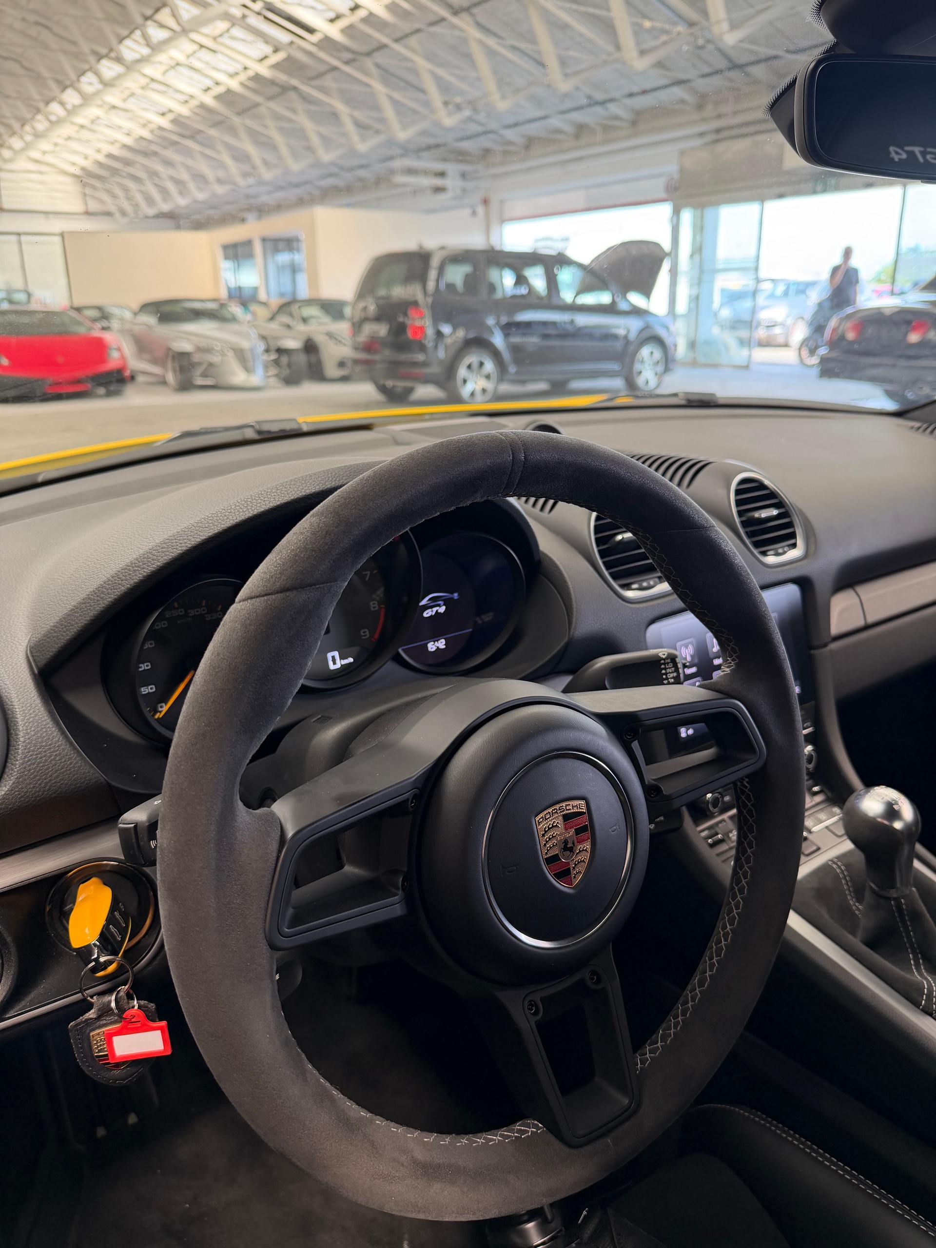 PORSCHE 718 Cayman GT4-image-10