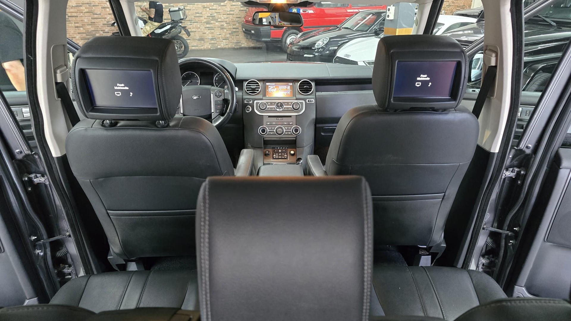 LAND ROVER Discovery 3.0 SDV6 Graphite Automatic-image-19
