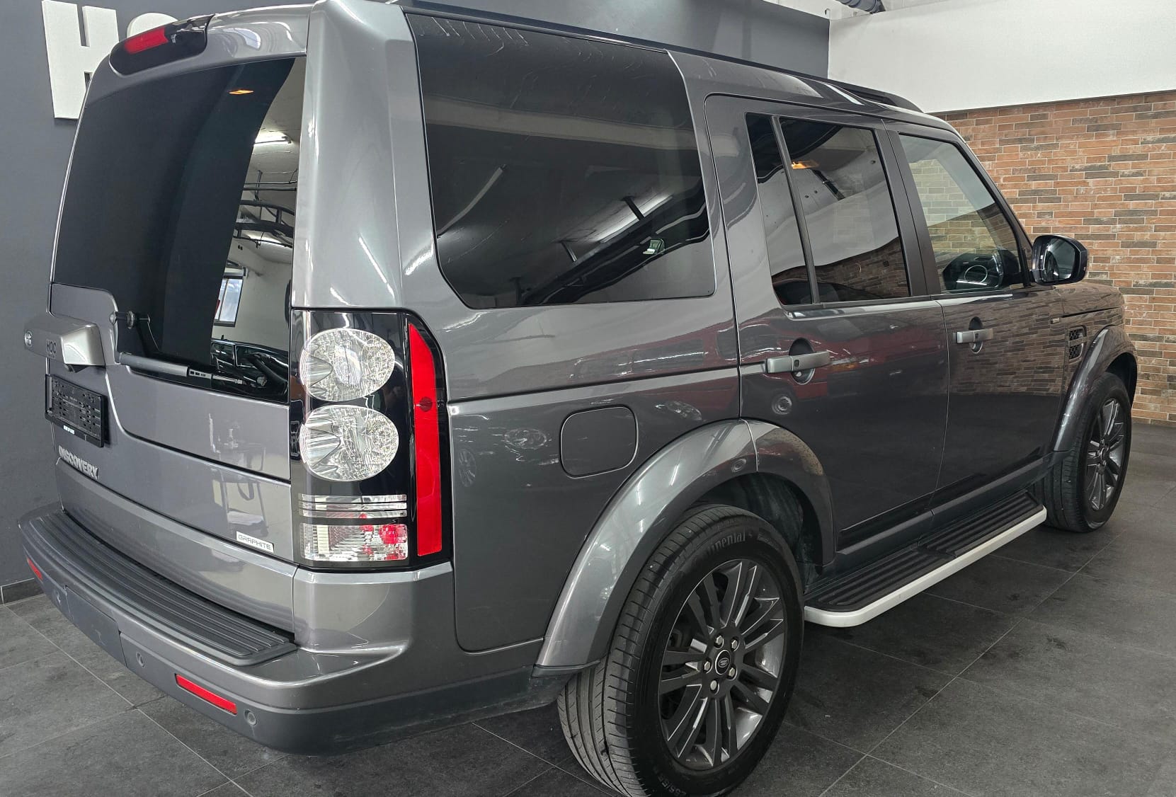 LAND ROVER Discovery 3.0 SDV6 Graphite Automatic-image-8