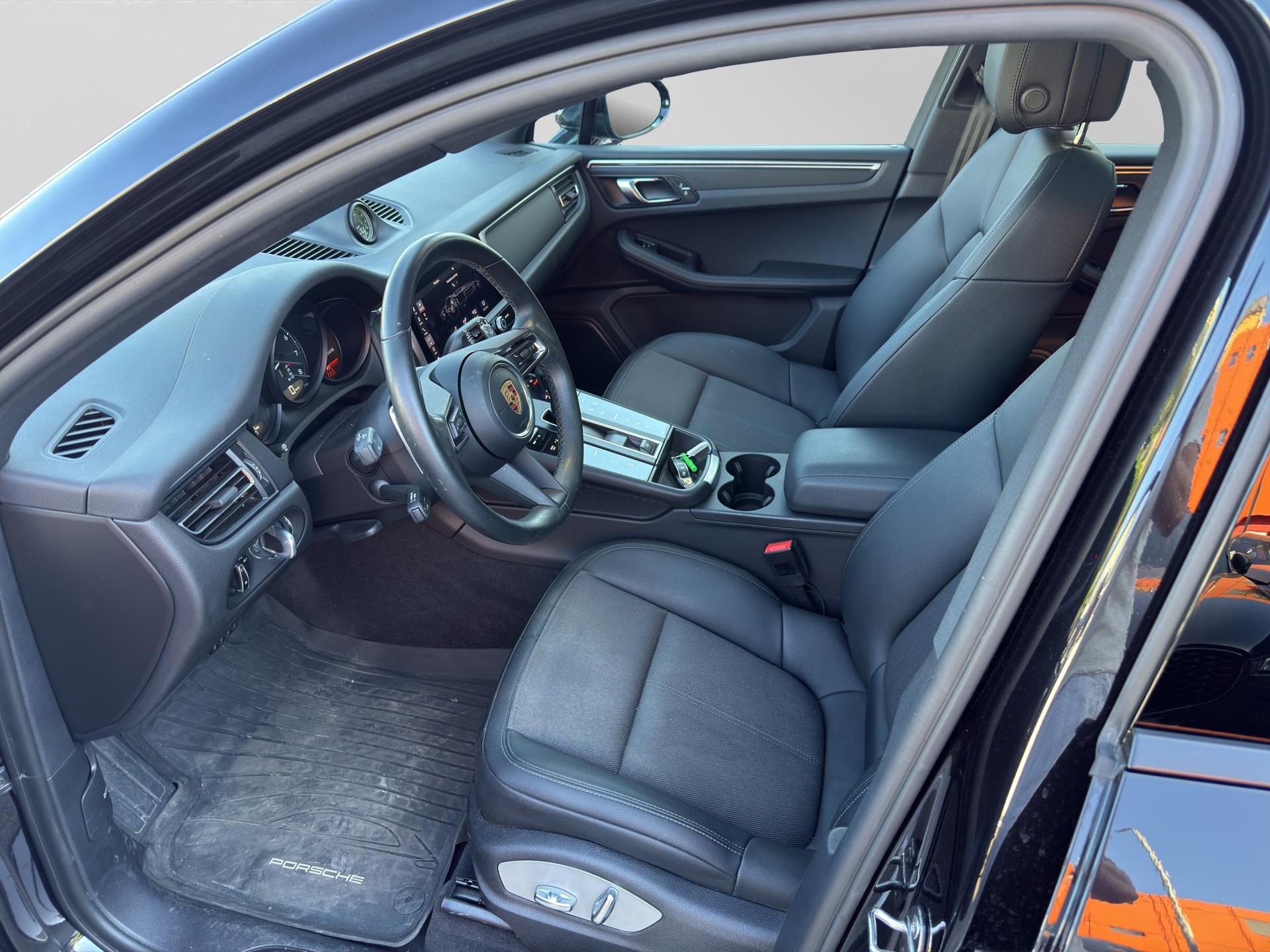 PORSCHE Macan 2.0-image-1
