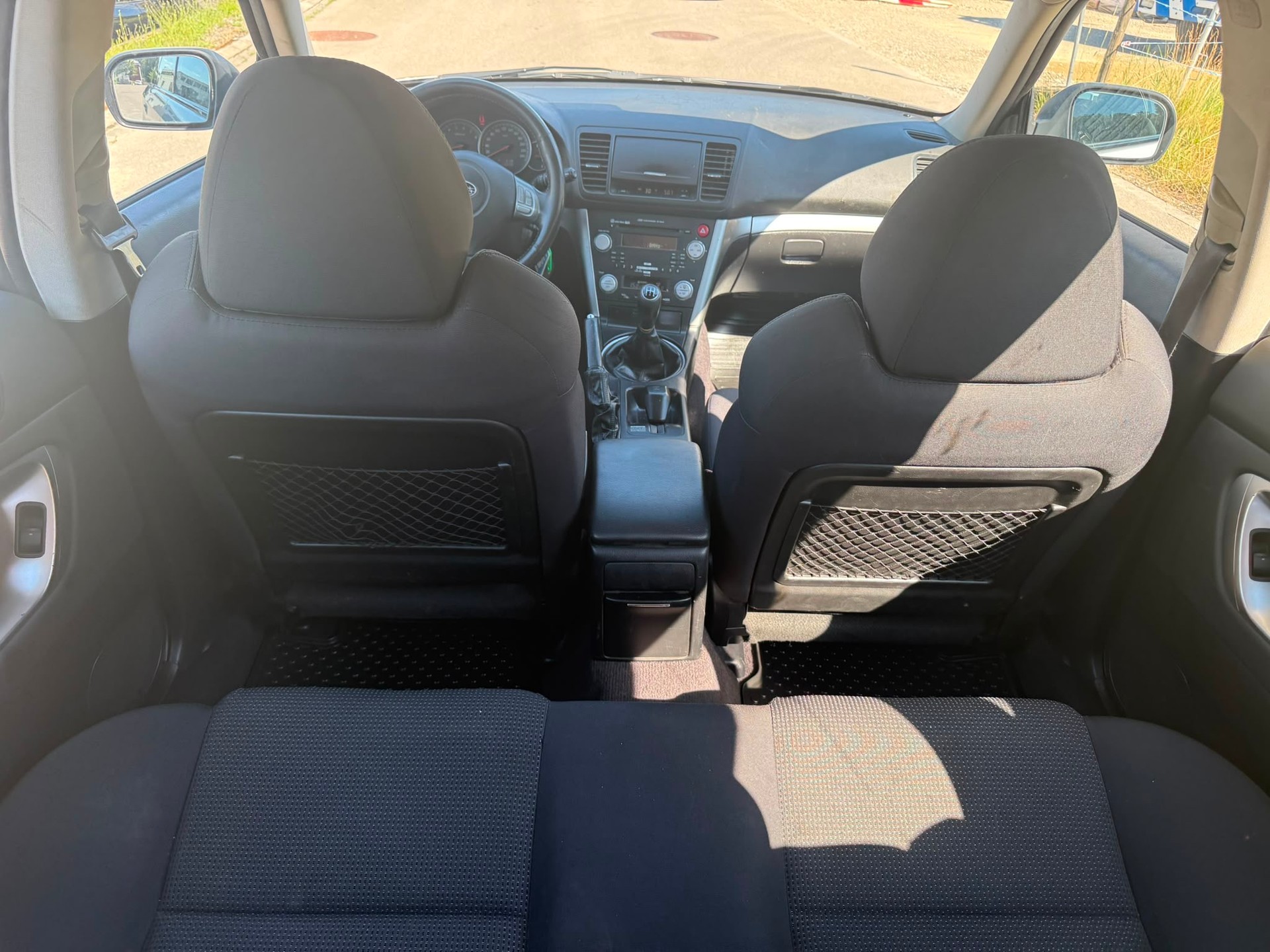 SUBARU Legacy 2.0R AWD Swiss-image-9