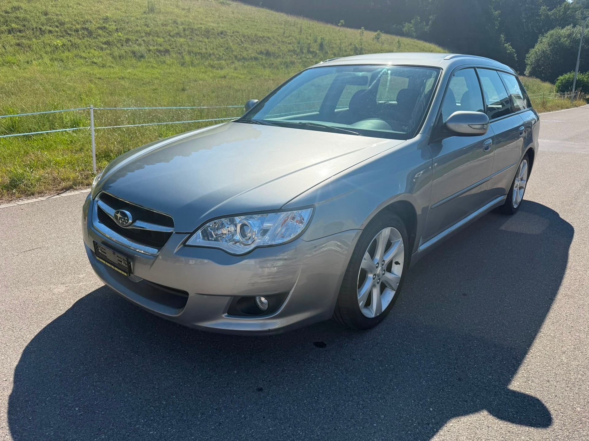 SUBARU Legacy 2.0R AWD Swiss-image-1