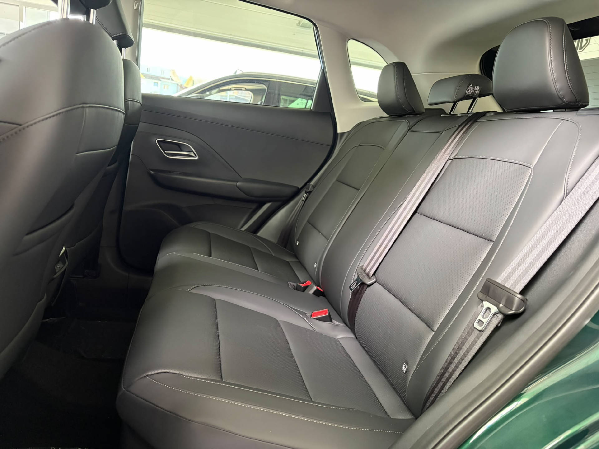 MG ZS 1.5 Hybrid+ Luxury-image-12