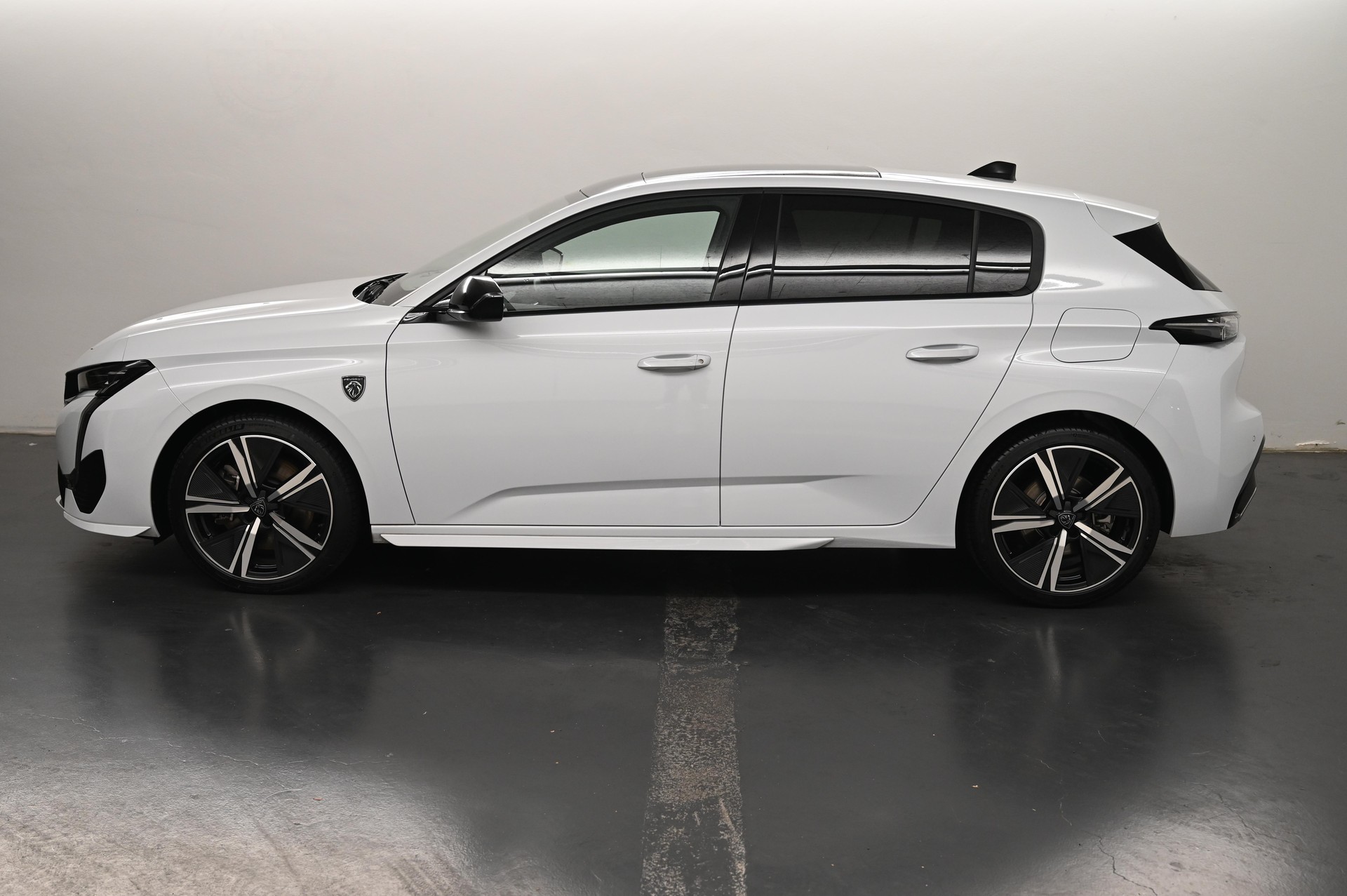 PEUGEOT 308 1.6 PHEV 225 GT-image-2