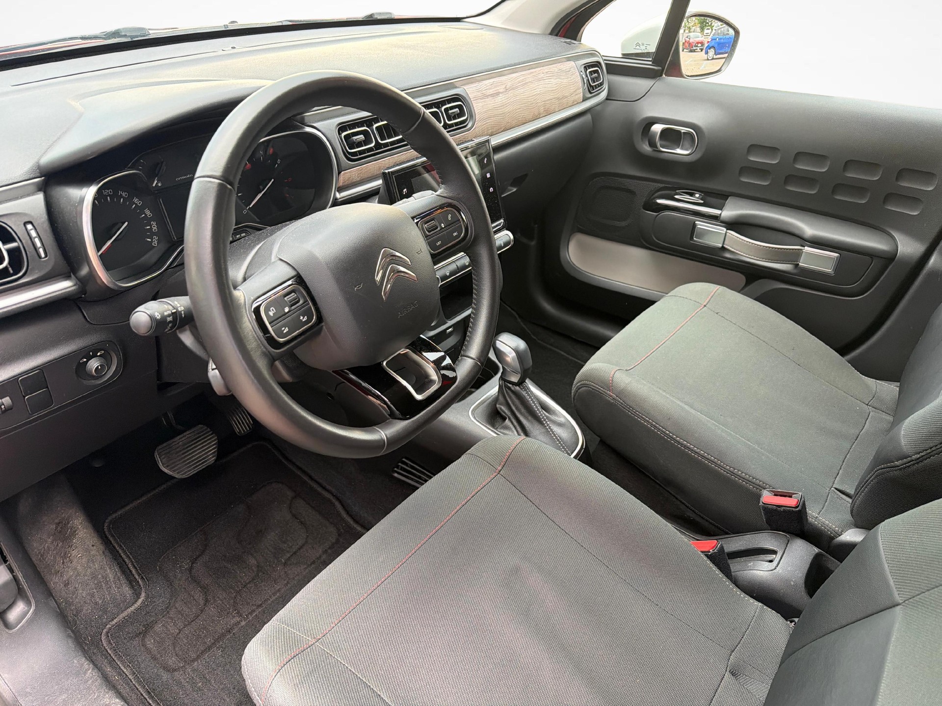 CITROEN C3 1.2 PureTech Shine-image-9