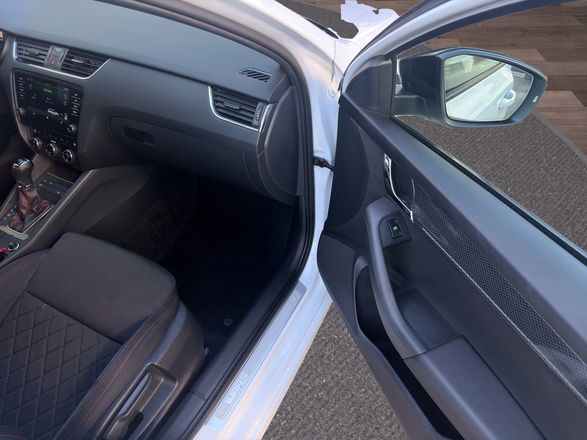 SKODA Octavia Combi 2.0 TDI RS 4x4 DSG-image-20