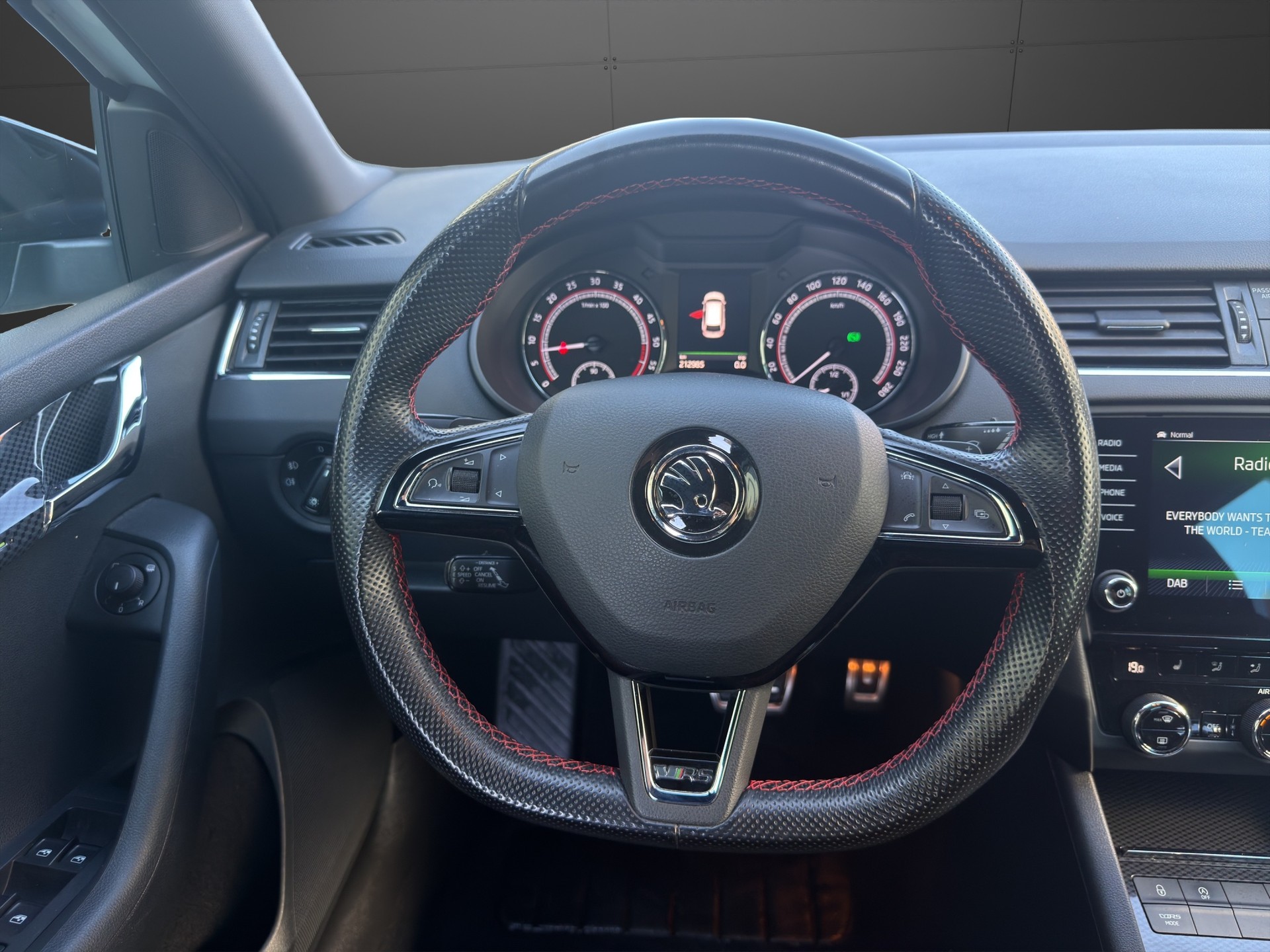 SKODA Octavia Combi 2.0 TDI RS 4x4 DSG-image-11