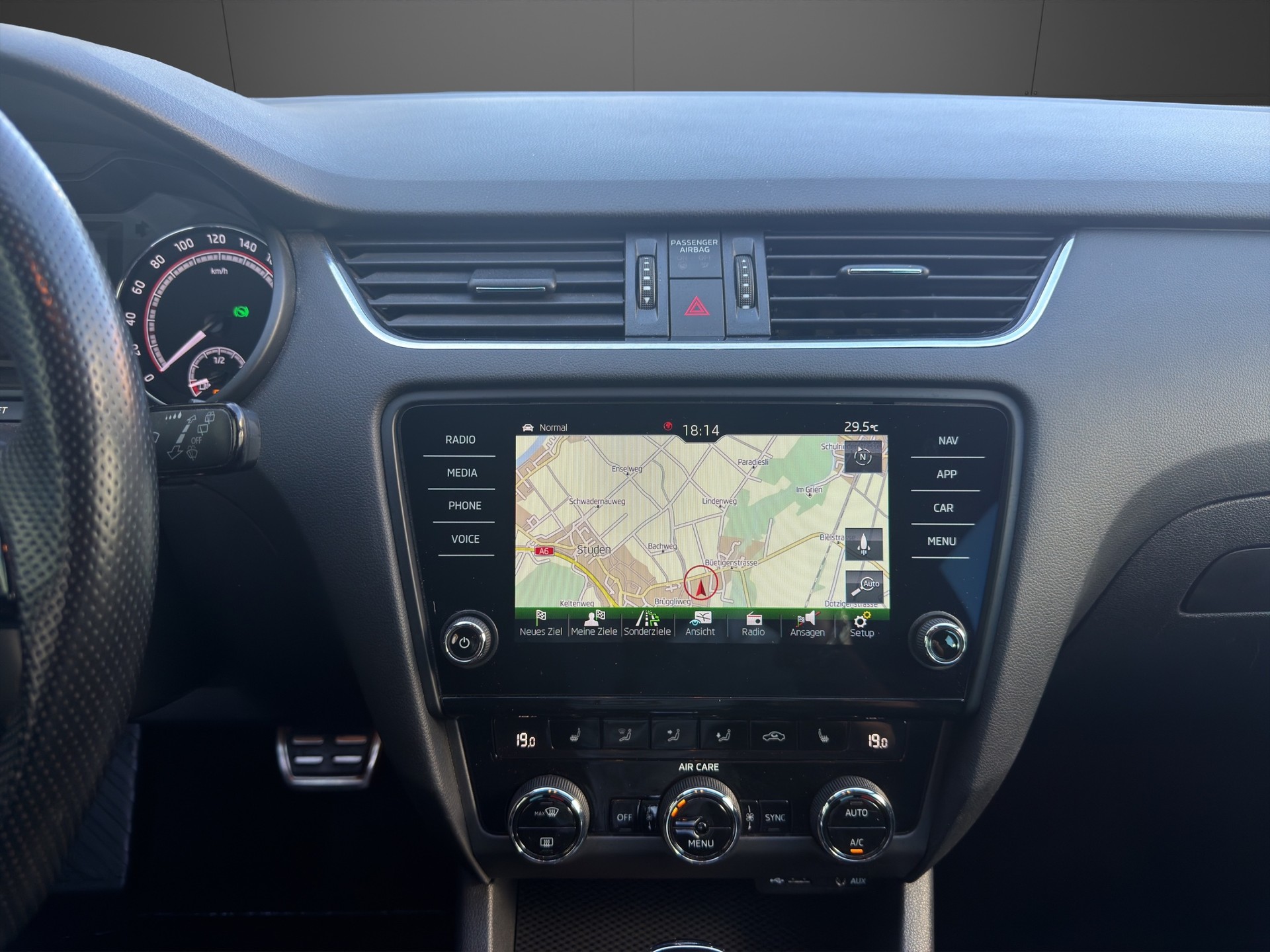 SKODA Octavia Combi 2.0 TDI RS 4x4 DSG-image-13