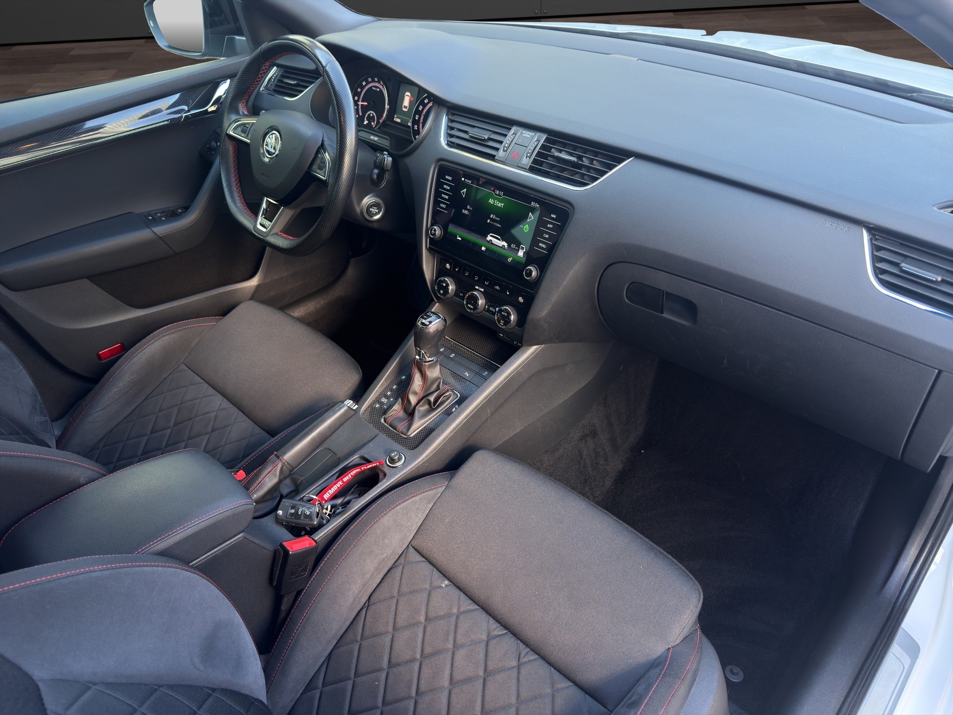 SKODA Octavia Combi 2.0 TDI RS 4x4 DSG-image-18