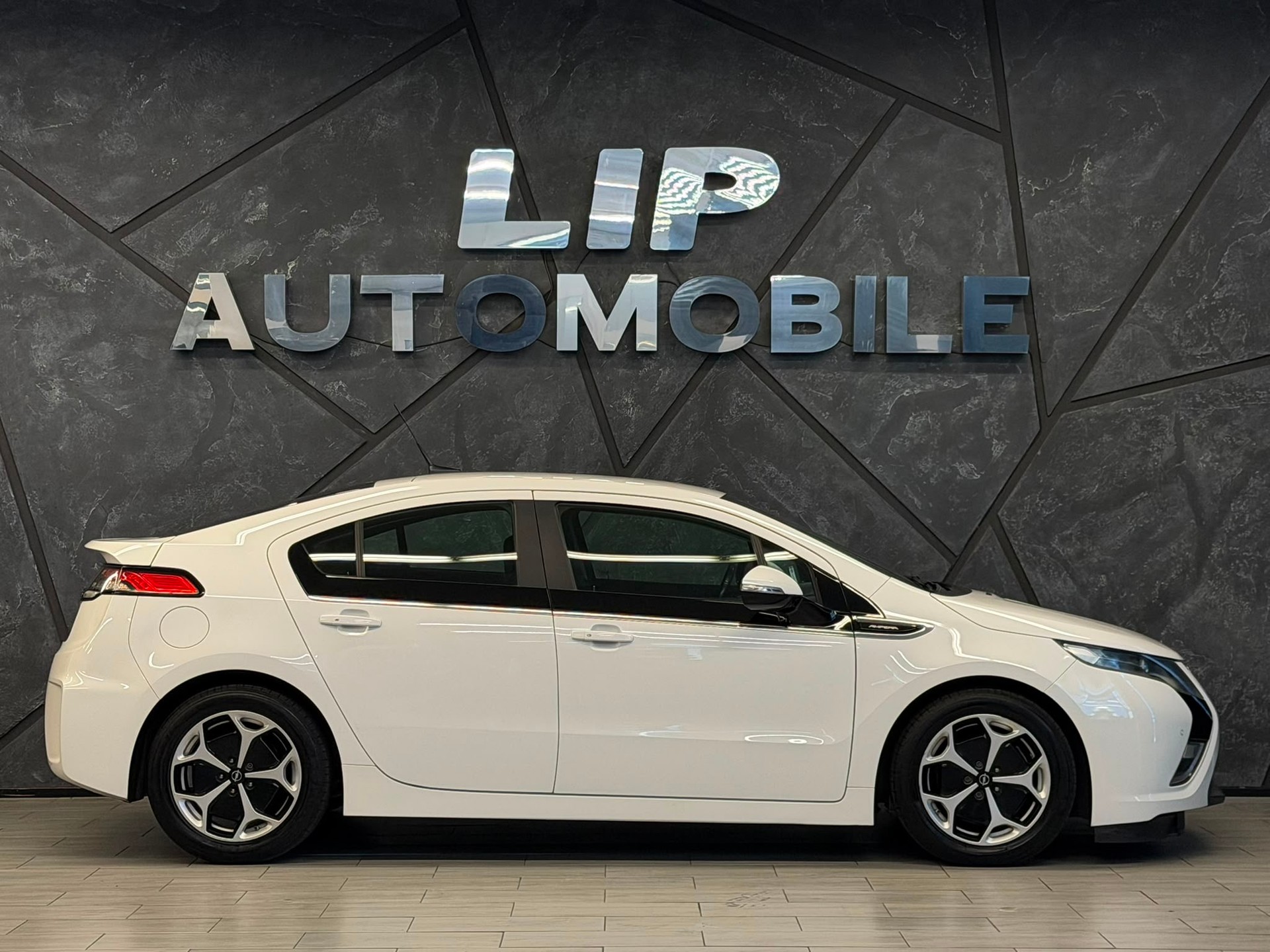 OPEL Ampera E-REV-showroom-element-3