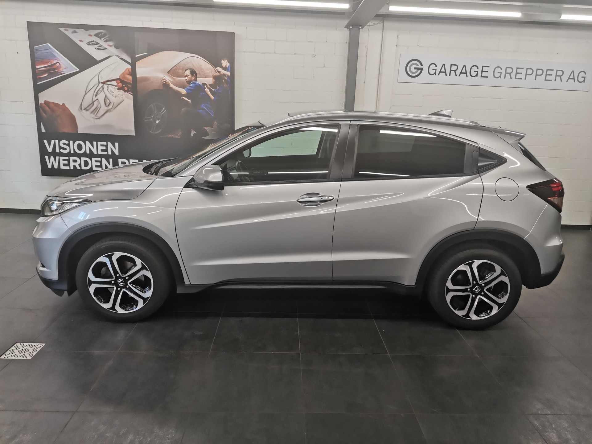 HONDA HR-V 1.5i-VTEC Executive-image-2