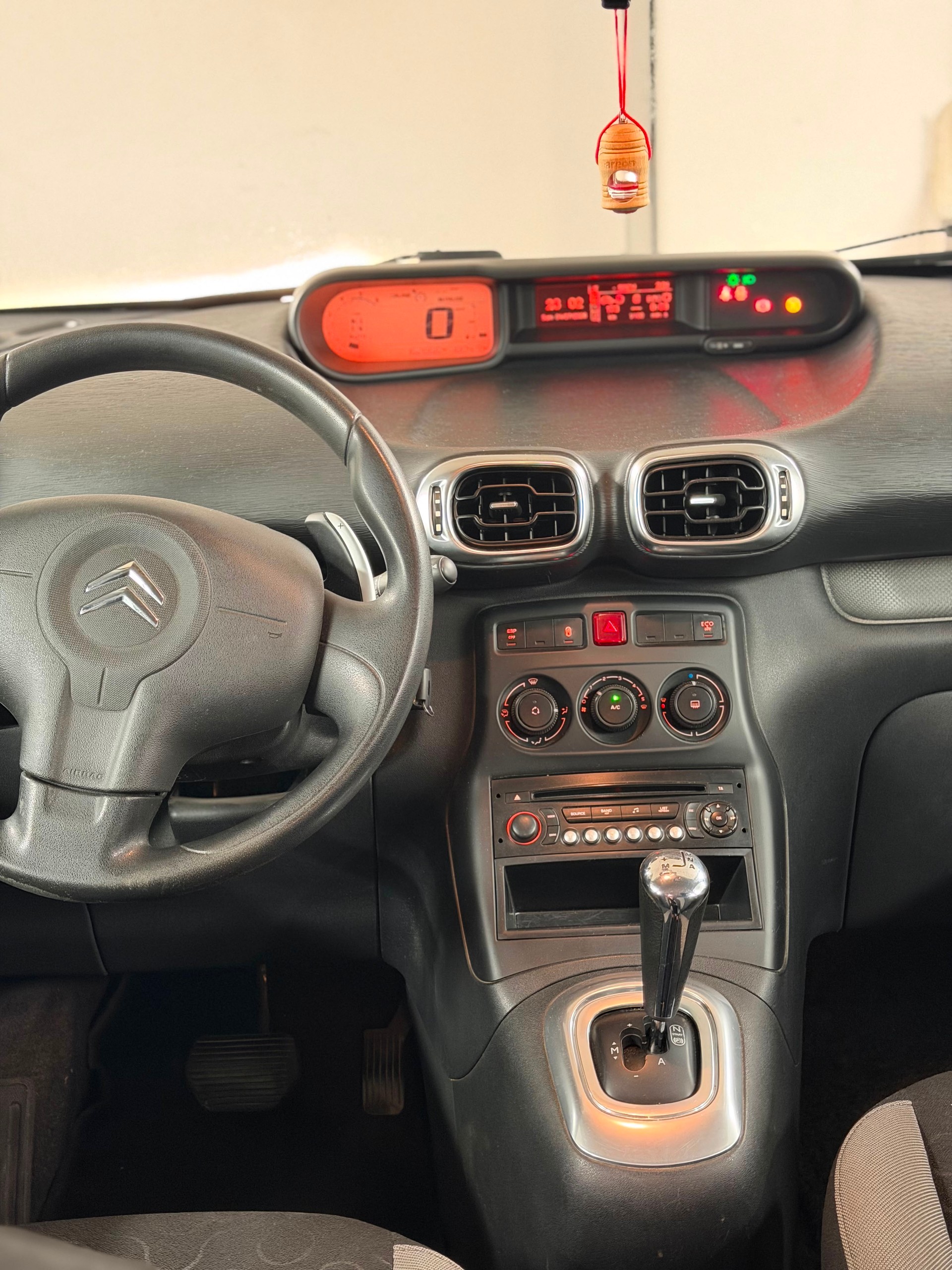 CITROEN C3 Picasso 1.6 HDi Swiss Style EGS6-image-5