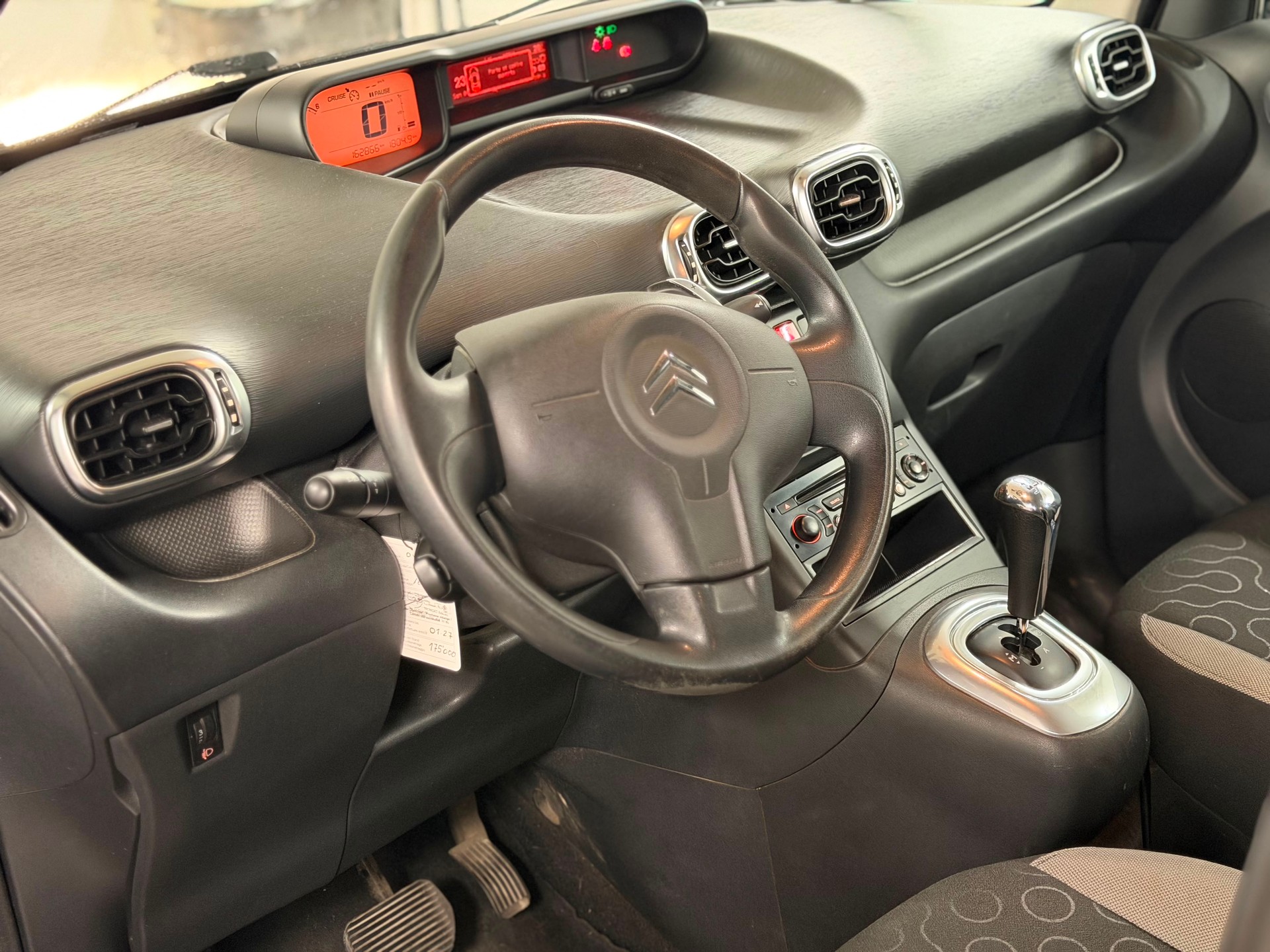 CITROEN C3 Picasso 1.6 HDi Swiss Style EGS6-image-6
