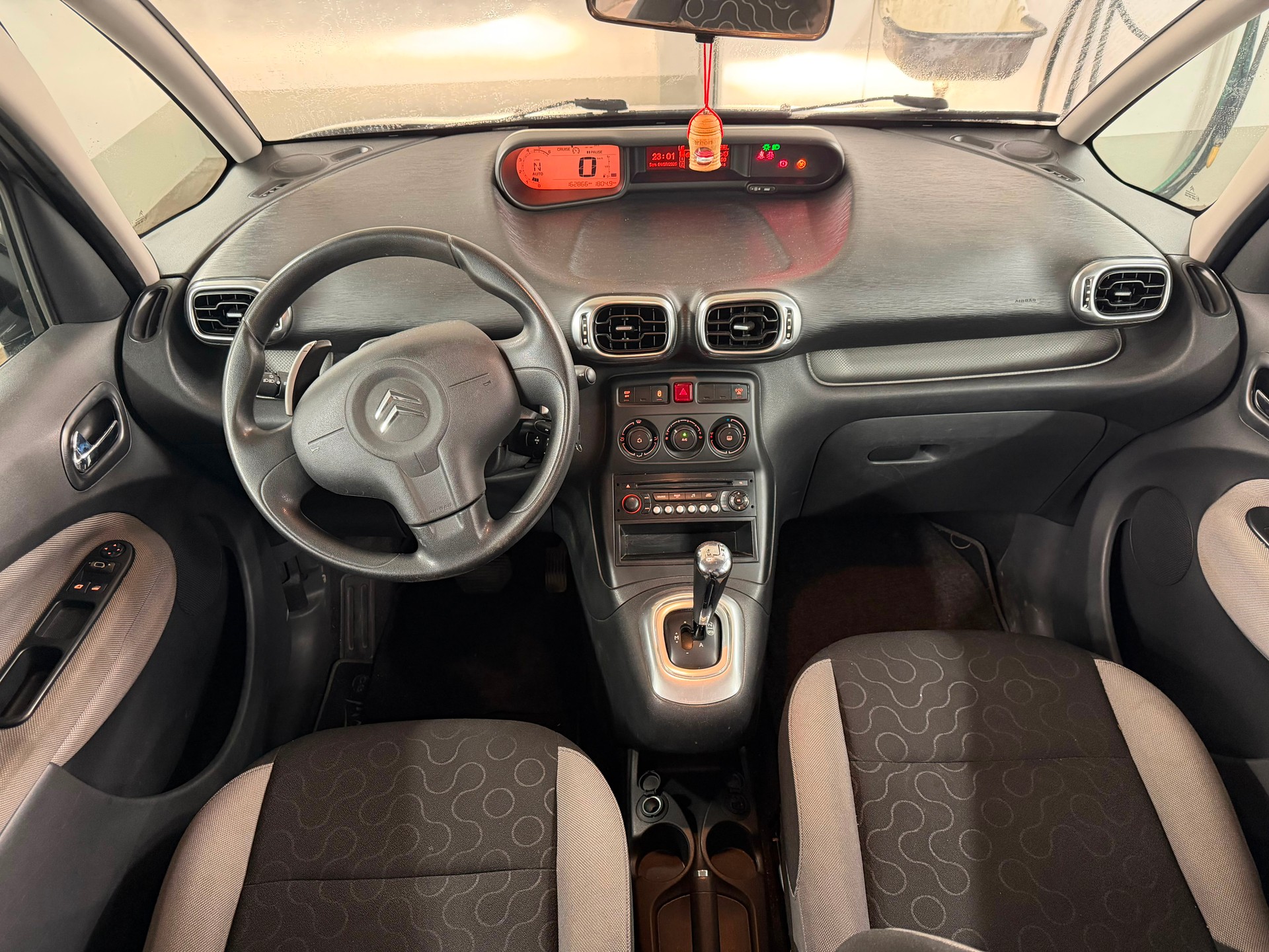 CITROEN C3 Picasso 1.6 HDi Swiss Style EGS6-image-4