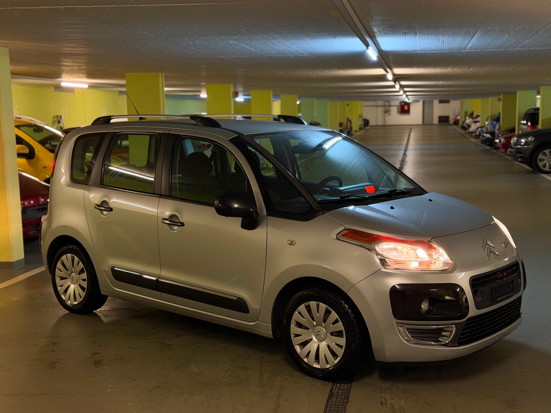 CITROEN C3 Picasso 1.6 HDi Swiss Style EGS6-image-2