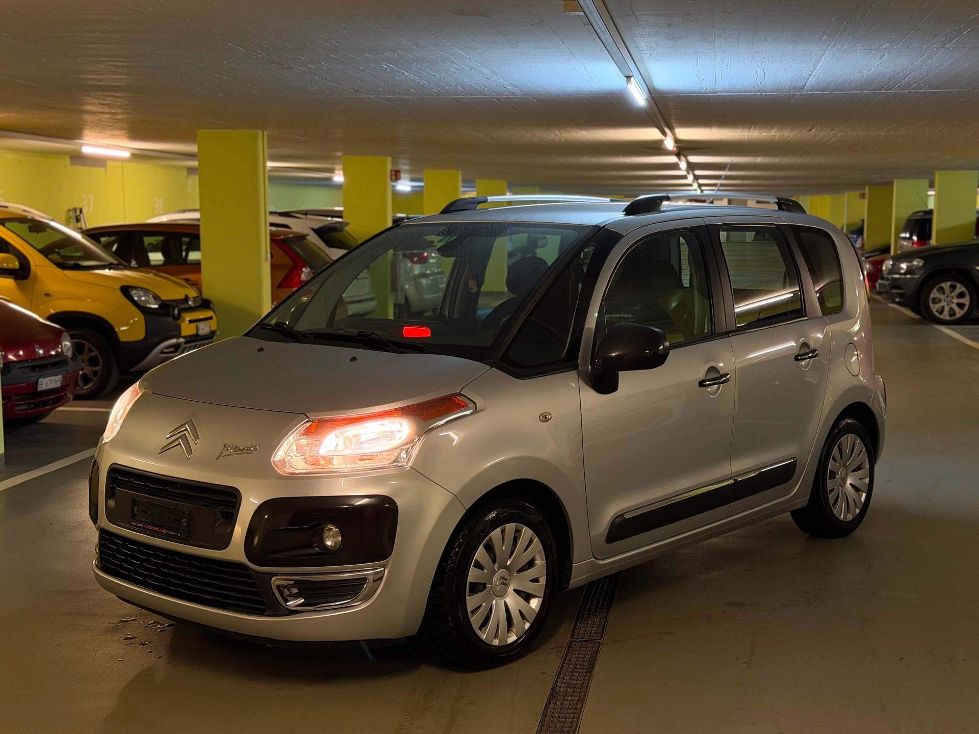 CITROEN C3 Picasso 1.6 HDi Swiss Style EGS6-image-0