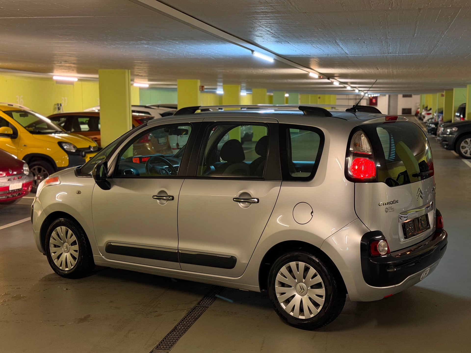 CITROEN C3 Picasso 1.6 HDi Swiss Style EGS6-image-3