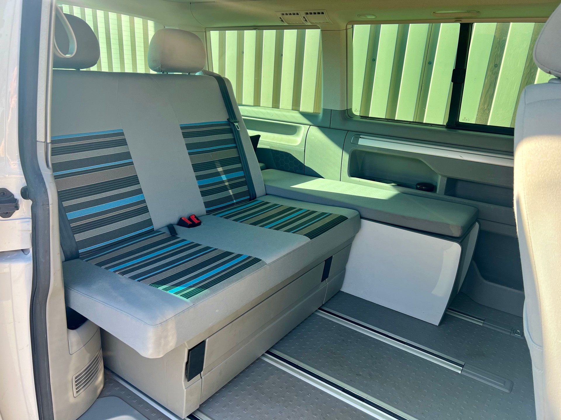 VW T5 California 2.0 TDI Beach 140 PS 4Motion 3500kg "Offroad special"-image-14