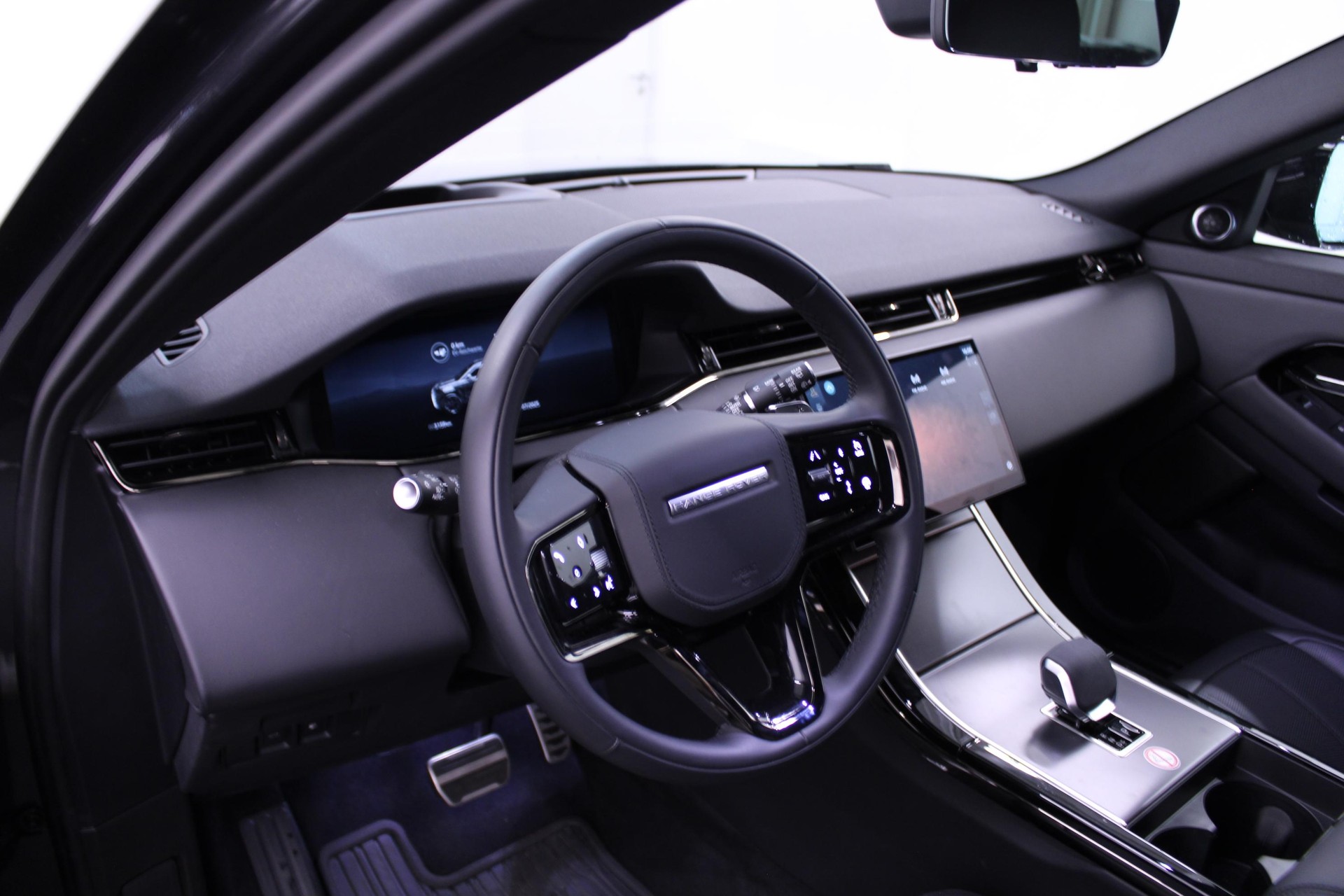 LAND ROVER Range Rover Evoque 1.5 T 270e Dynamic HSE-image-8