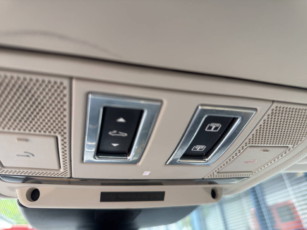 JAGUAR XE 2.0 T 250 S-image-14