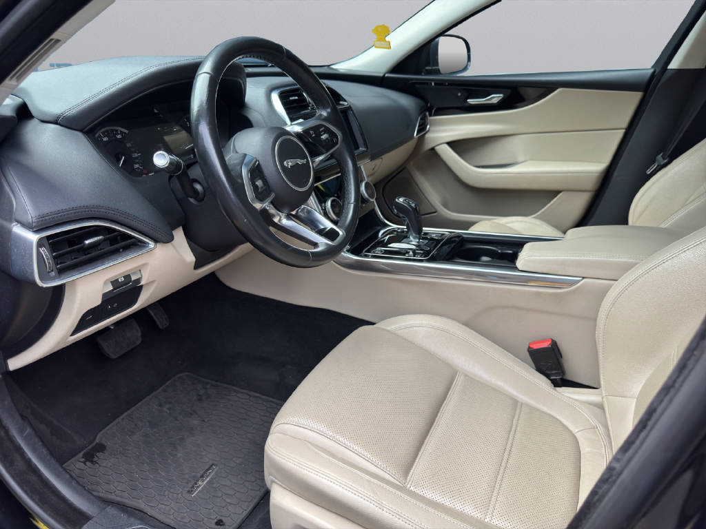 JAGUAR XE 2.0 T 250 S-image-8