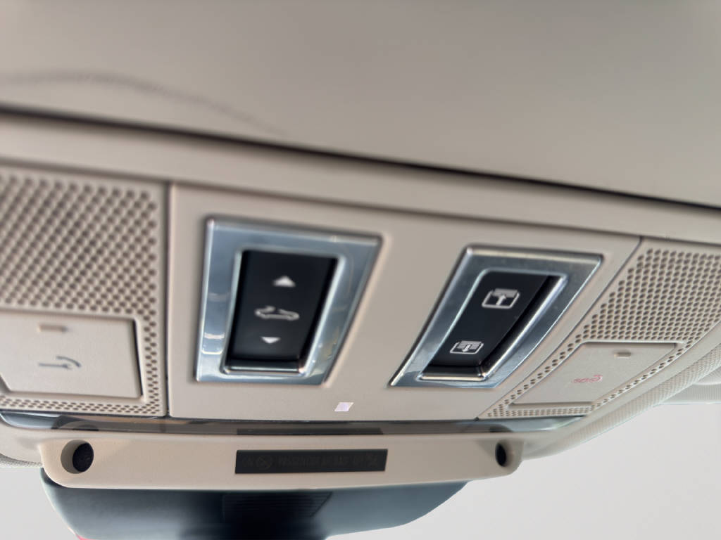 JAGUAR XE 2.0 T 250 S-image-14