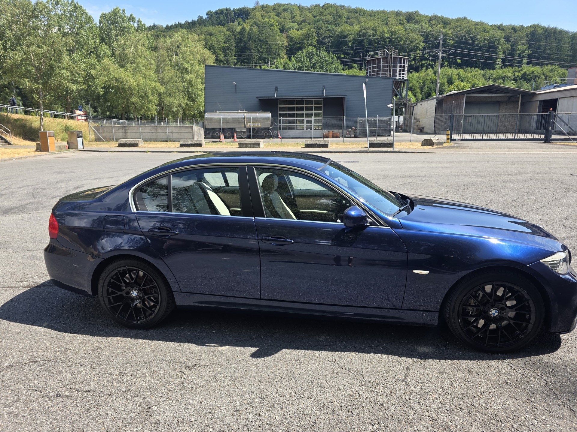 BMW 335i x-Drive Steptronic-image-3