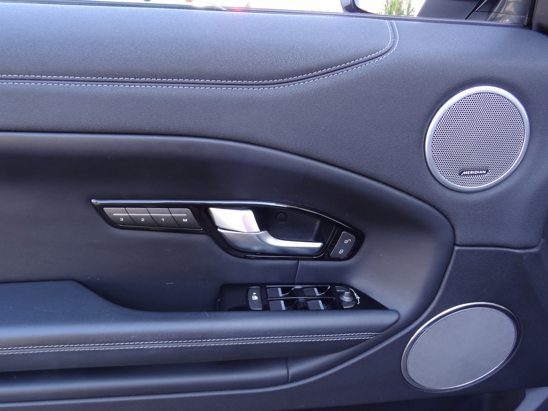 LAND ROVER Range Rover Evoque Conver. 2.0 TD4 HSE Dynamic AT9-image-17