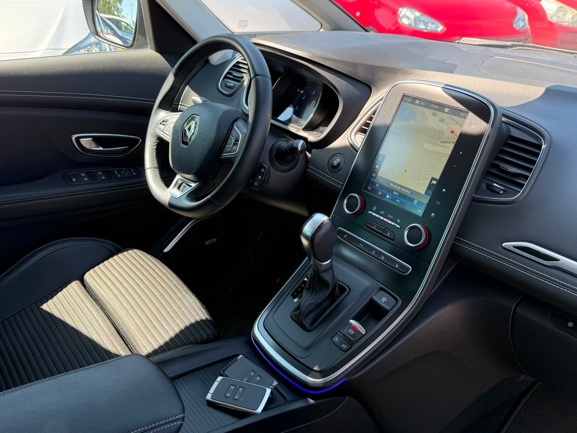 RENAULT Scénic 1.3 16V Turbo Intens EDC-image-11