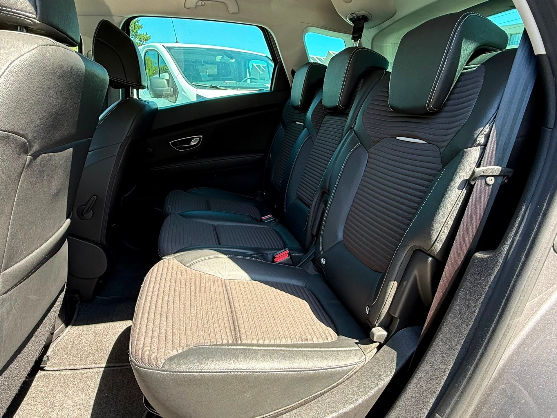 RENAULT Scénic 1.3 16V Turbo Intens EDC-image-9