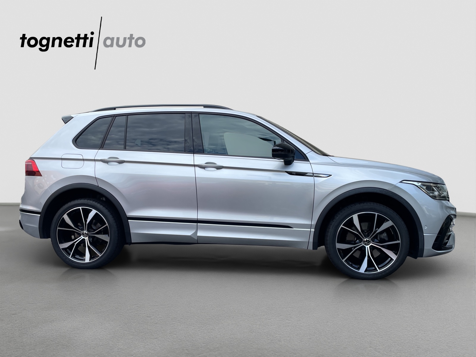 VW Tiguan 2.0TSI R-Line 4Motion DSG-showroom-element-2