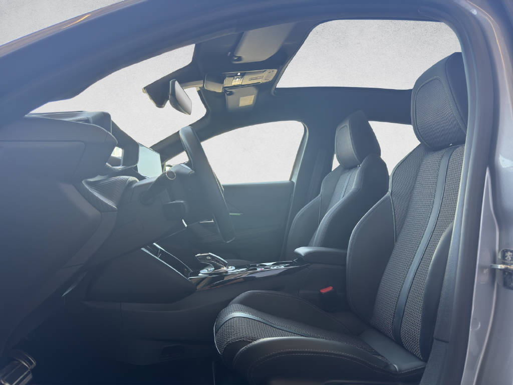 PEUGEOT 208 e-GT-image-9