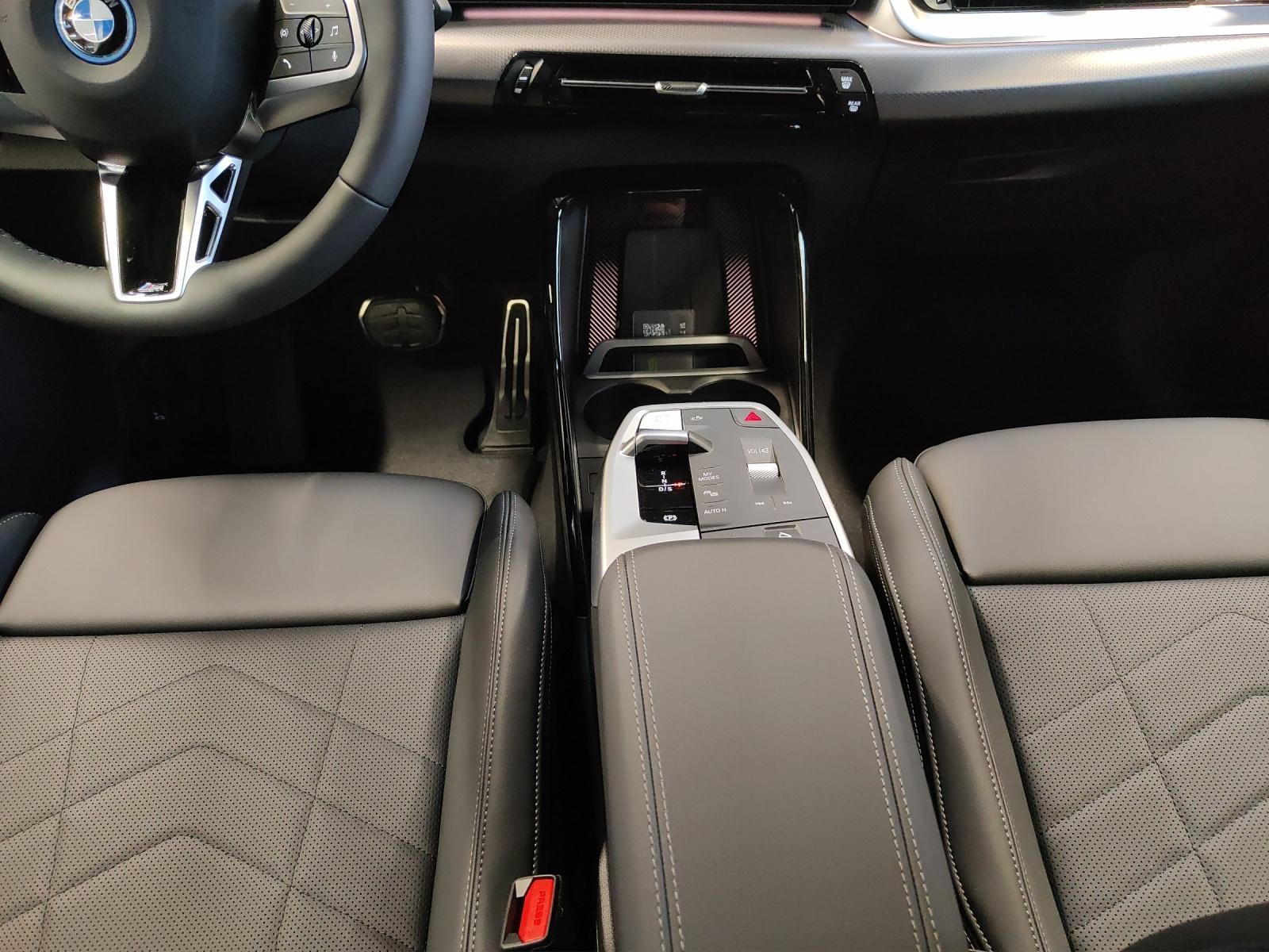 BMW 230e xDrive Active Tourer-image-14