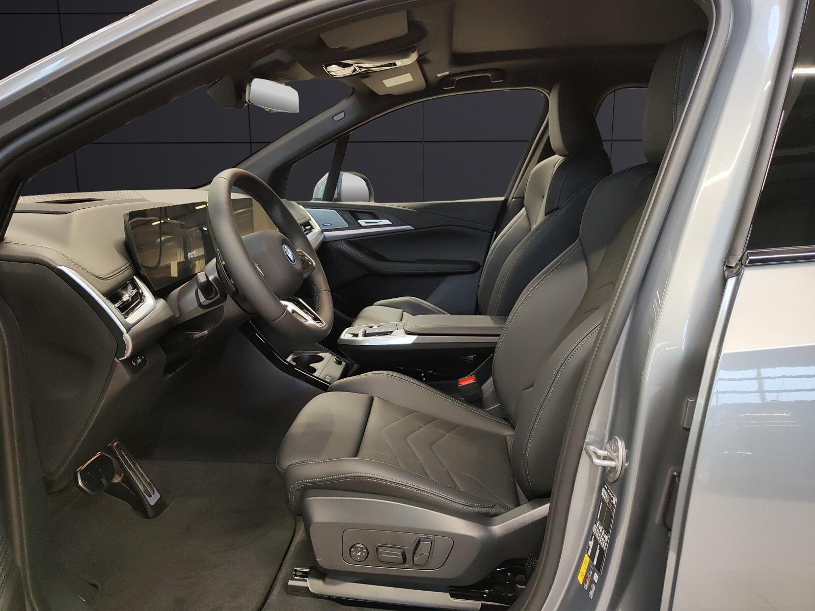 BMW 230e xDrive Active Tourer-image-1