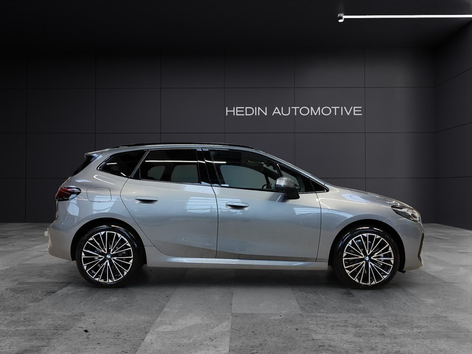 BMW 230e xDrive Active Tourer-image-5