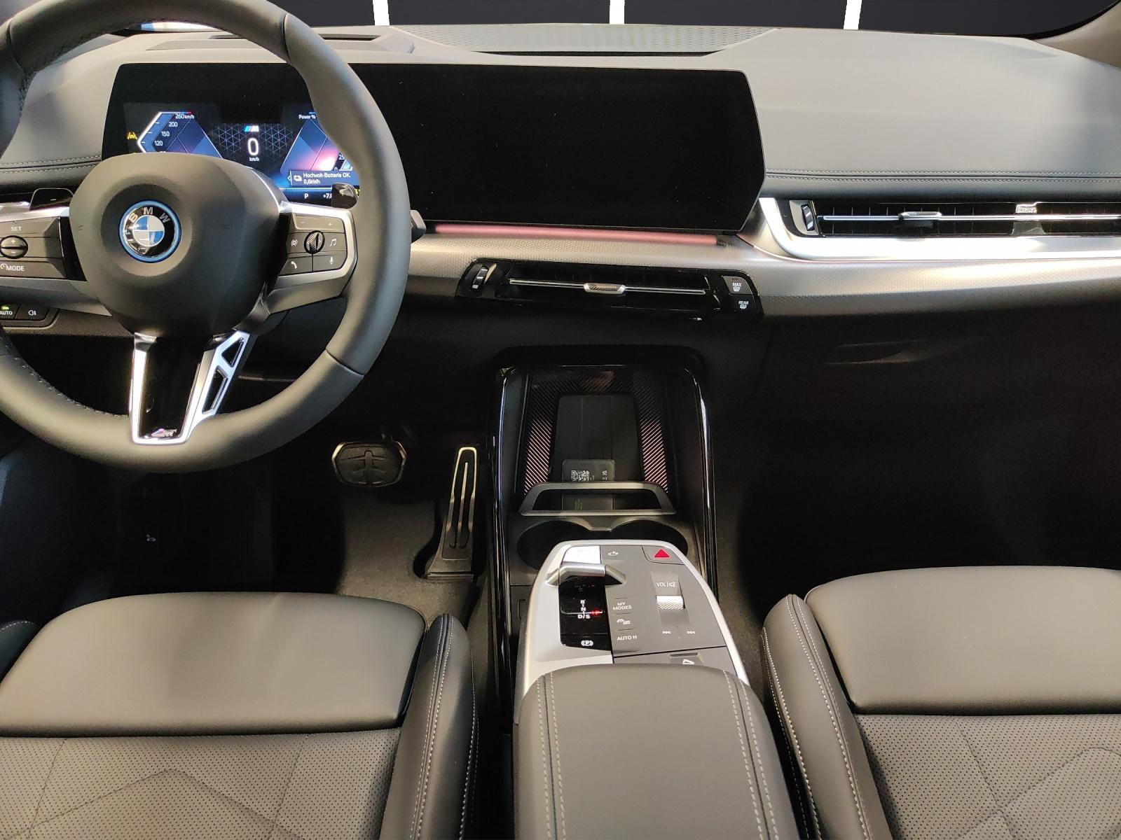 BMW 230e xDrive Active Tourer-image-15