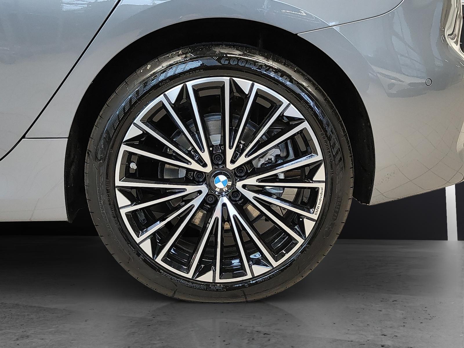 BMW 230e xDrive Active Tourer-image-6