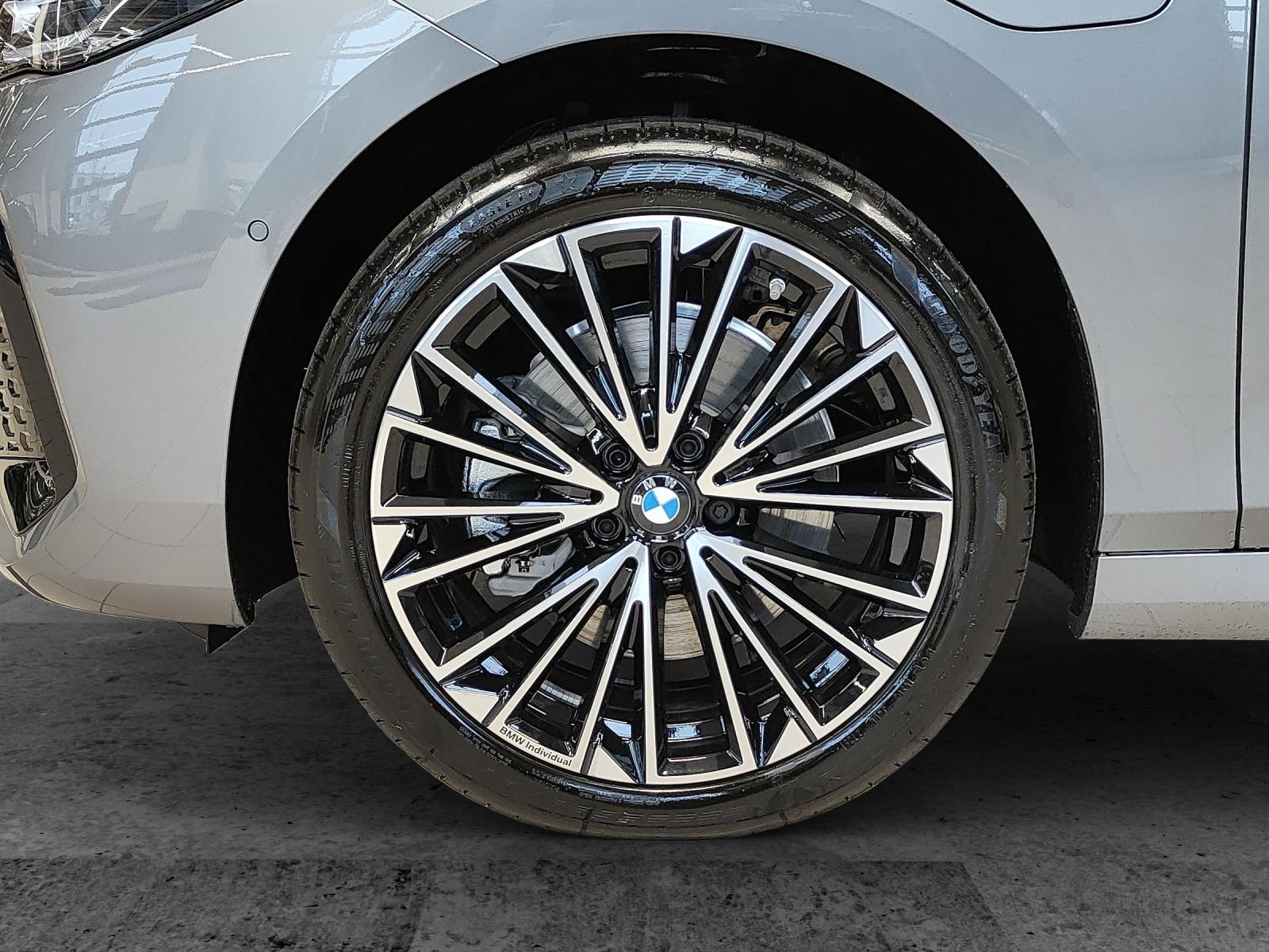 BMW 230e xDrive Active Tourer-image-4