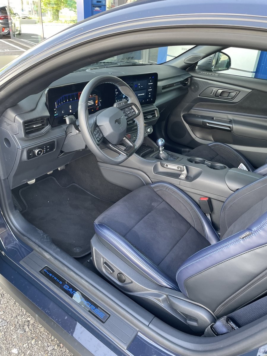 FORD Mustang Coupé 5.0 V8 Dark Horse-showroom-element-3