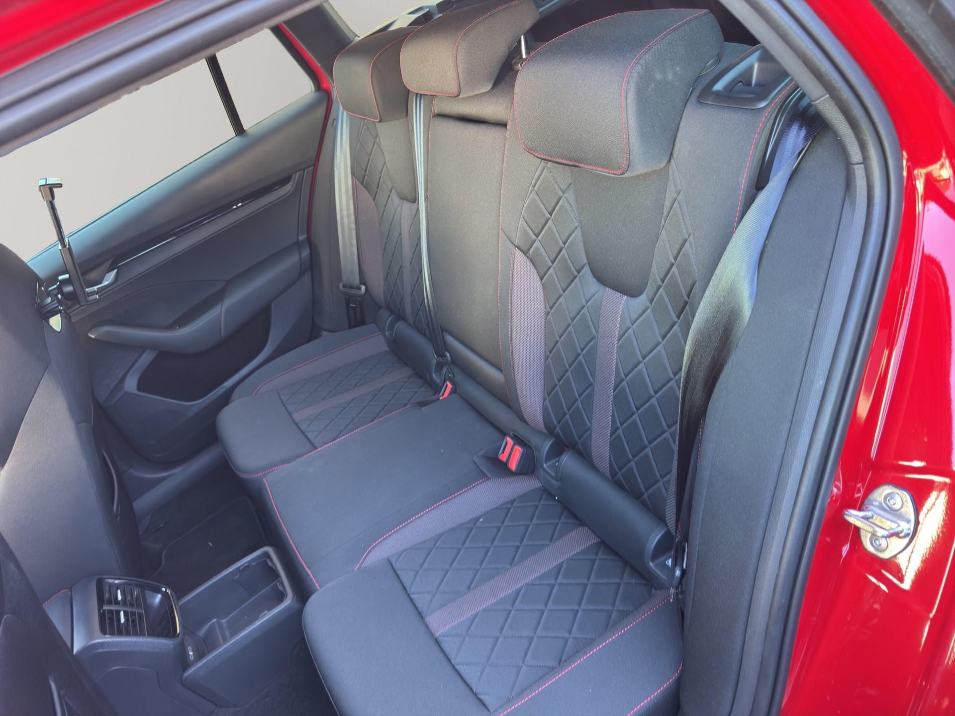SKODA Octavia Combi 2.0 TSI DSG RS-image-12