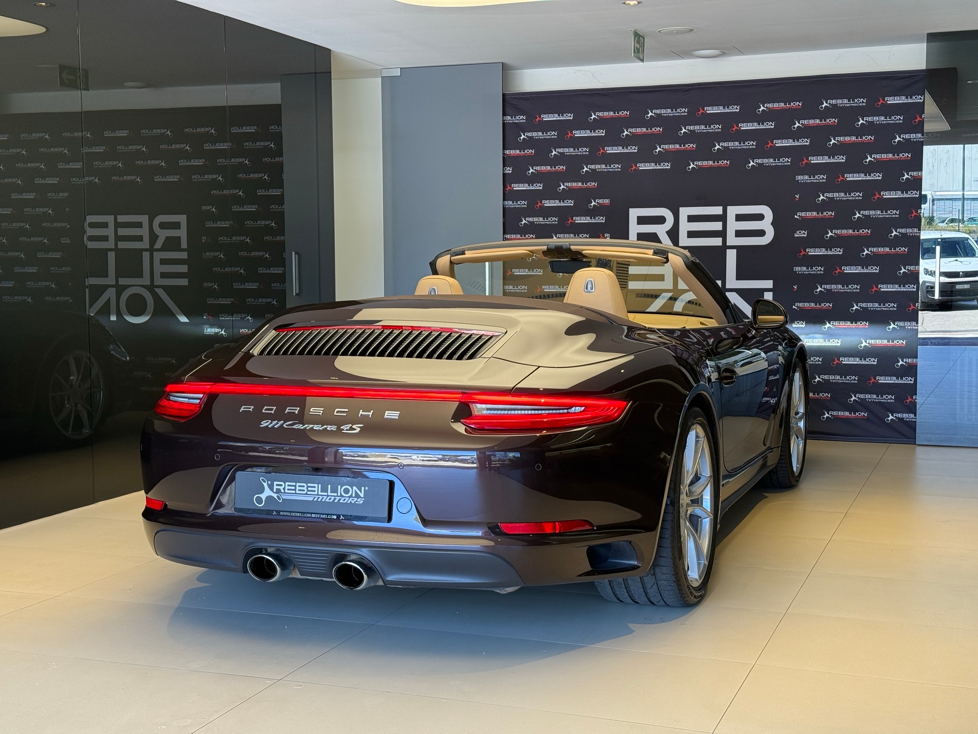 PORSCHE 911 Carrera 4S Cabrio PDK-image-6