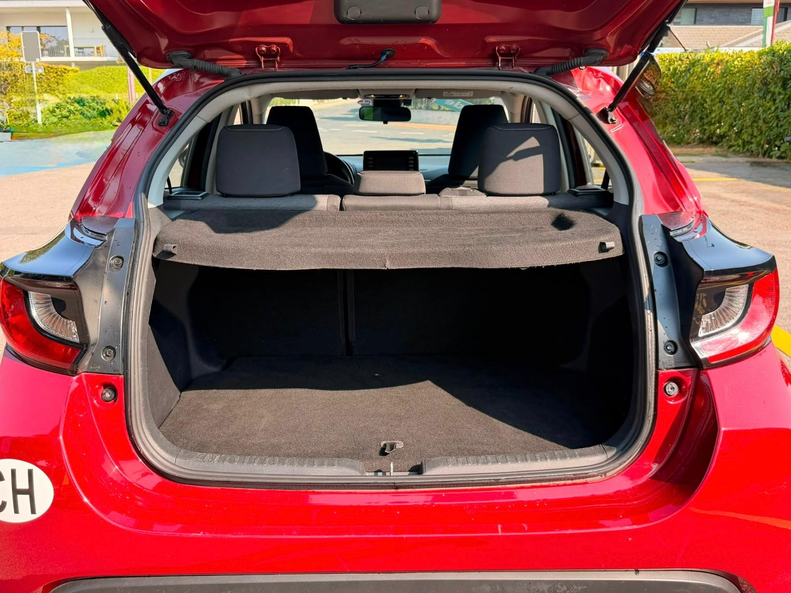 TOYOTA Yaris 1.5 Comfort e-CVT-image-24