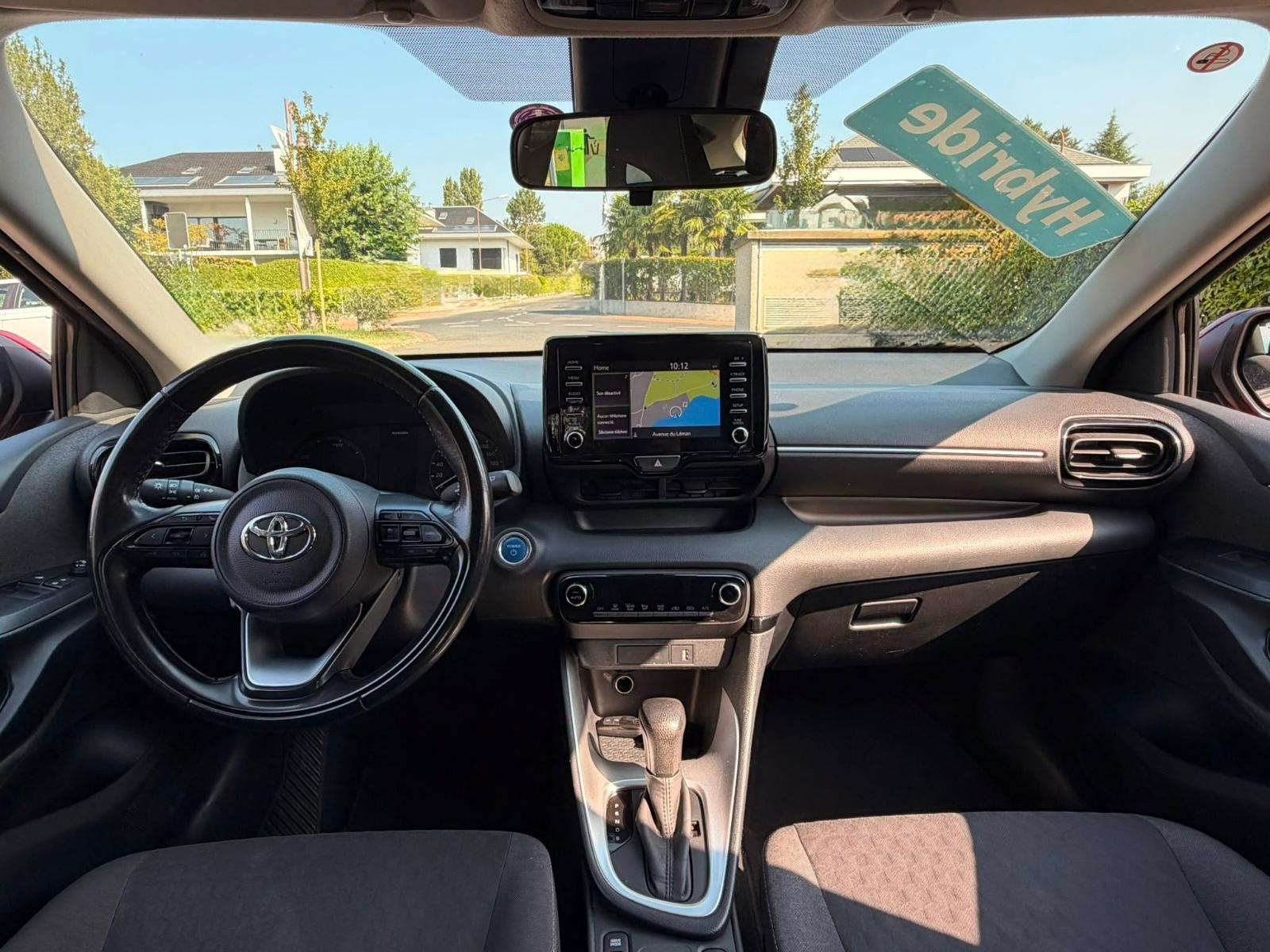 TOYOTA Yaris 1.5 Comfort e-CVT-image-9