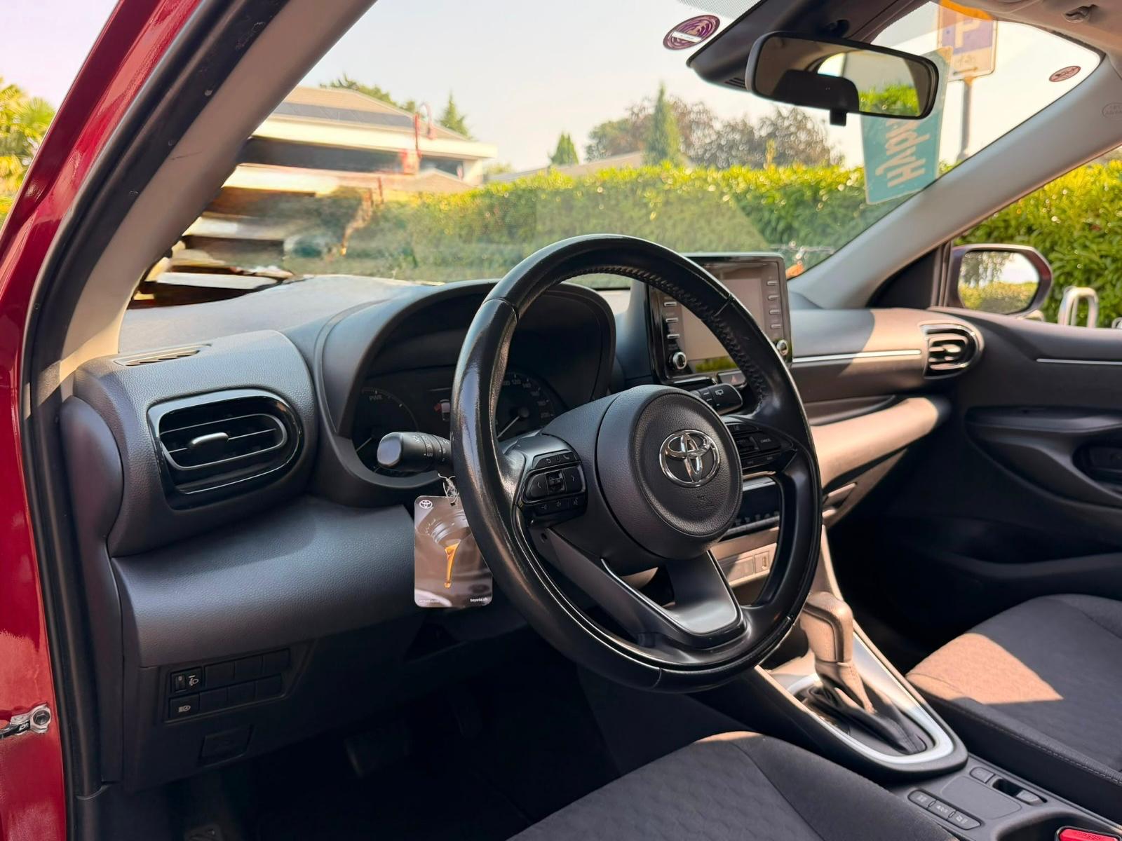 TOYOTA Yaris 1.5 Comfort e-CVT-image-8